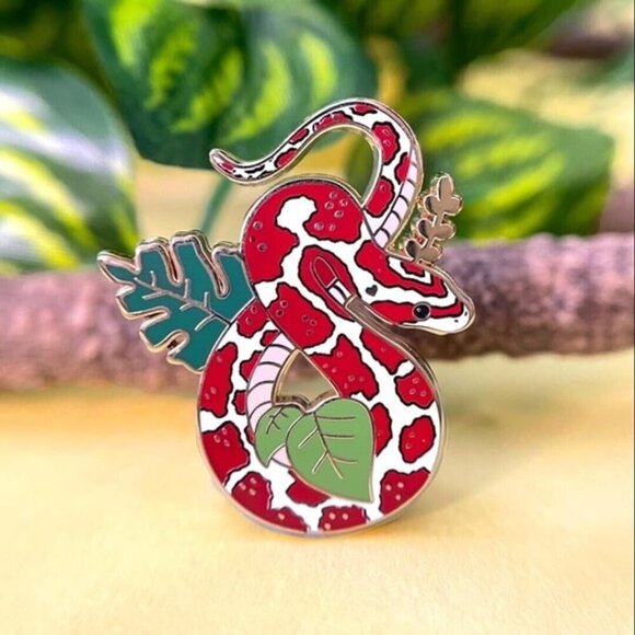 2‎ for $25 - NEW Crimson Corn Snake Enamel Pin - Reptile Nature Jewelry - Picture 1 of 2